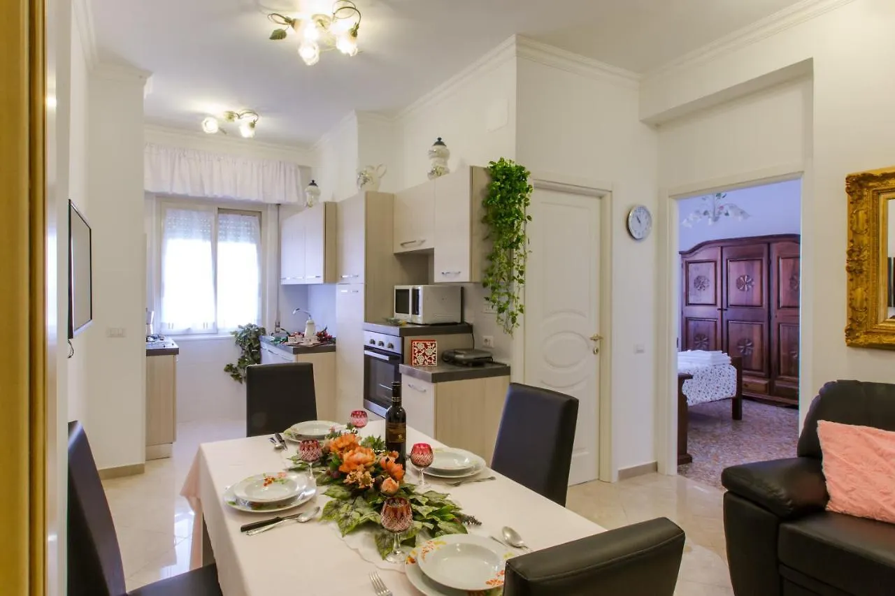 Apartment Center Of Rome Near Vatican And Trastevere Garage Included In The Price Top Place For Jubilee Italien